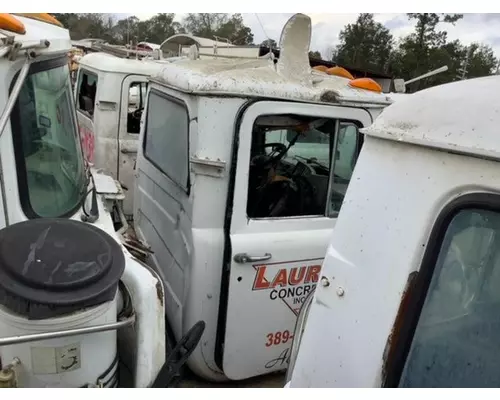 MACK DM690S Cab