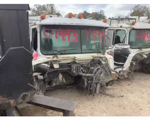 MACK DM690S Cab