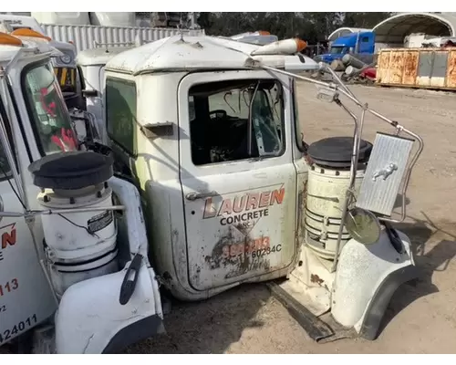 MACK DM690S Cab