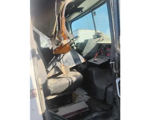 MACK DM690S Cab