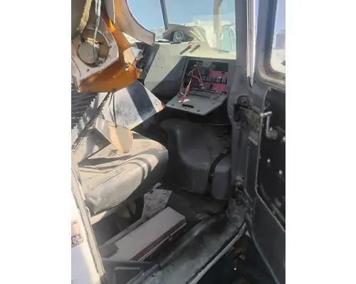 MACK DM690S Cab