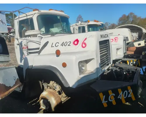 MACK DM690S Cab