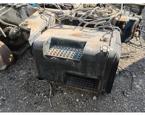 MACK DM690S Fuel Tank