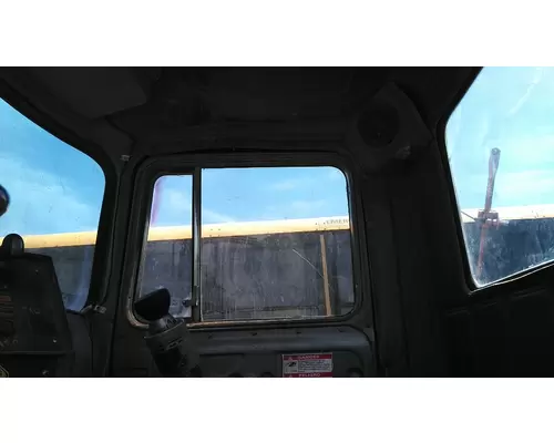 MACK DM690 GLASS, DOOR, FRONT