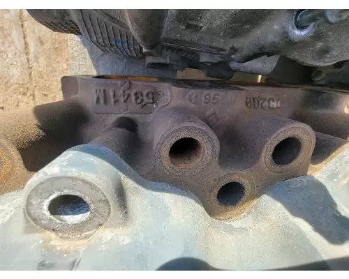 MACK E7 Cylinder Head