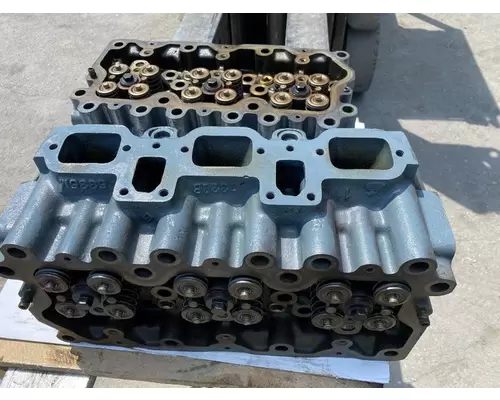 MACK E7 Cylinder Head