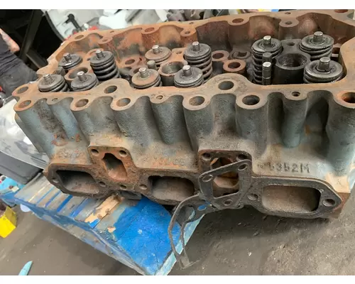MACK E7 Cylinder Head
