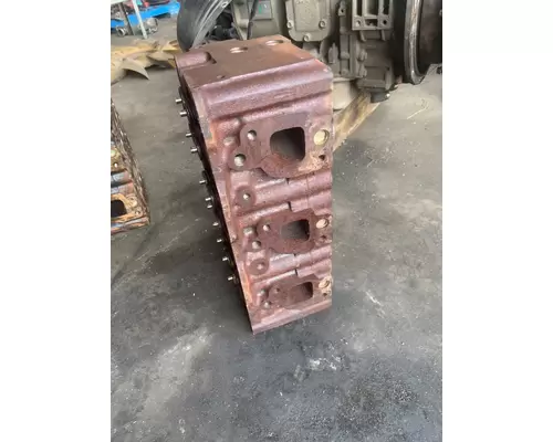 MACK E7 Cylinder Head
