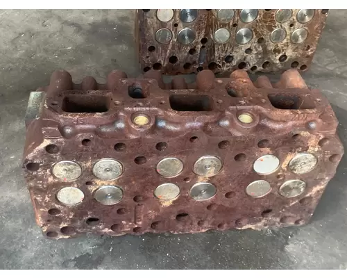 MACK E7 Cylinder Head