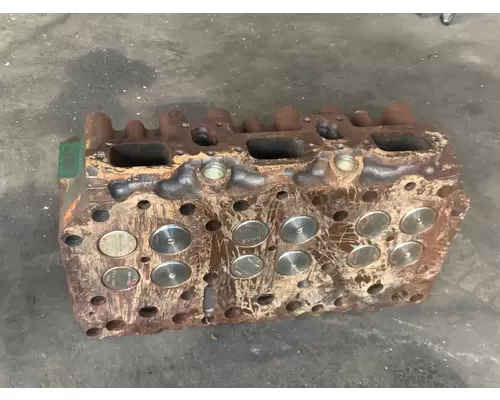 MACK E7 Cylinder Head