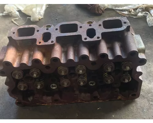 MACK E7 Cylinder Head