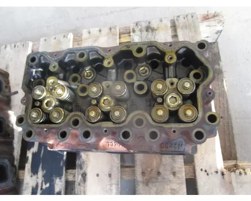 MACK E7 Cylinder Head