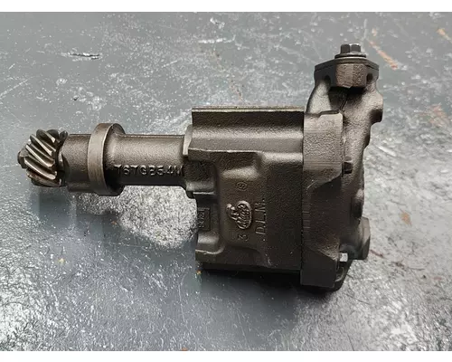 MACK E7 Oil Pump