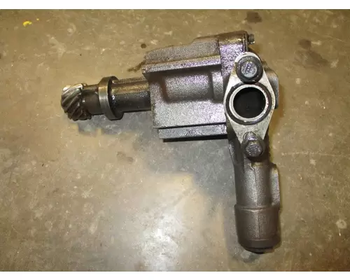 MACK E7 Oil Pump