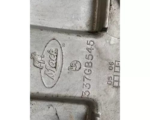 MACK E7 Valve Cover
