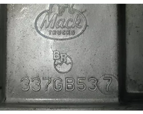 MACK E7 Valve Cover