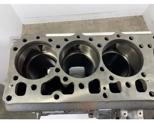 MACK EM7 Cylinder Block