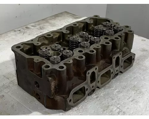 MACK EM7 Cylinder Head