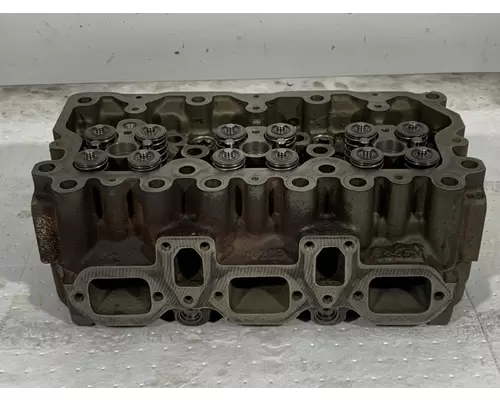 MACK EM7 Cylinder Head
