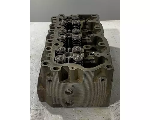 MACK EM7 Cylinder Head