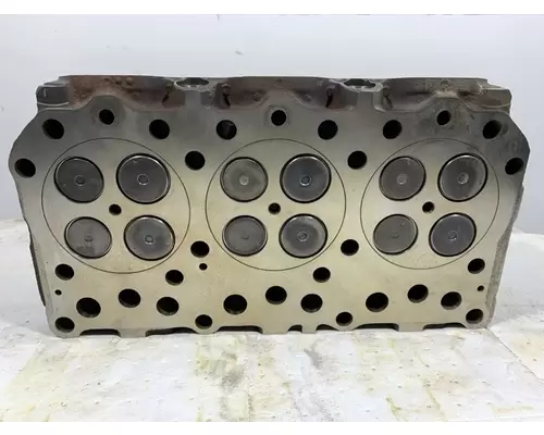 MACK EM7 Cylinder Head