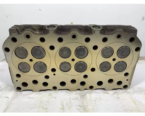 MACK EM7 Engine Cylinder Head