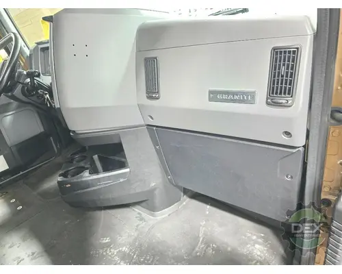 MACK GRANITE Cab