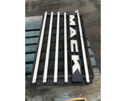 MACK GRANITE Grille