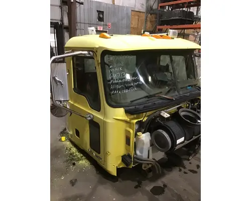 MACK GU712 Cab