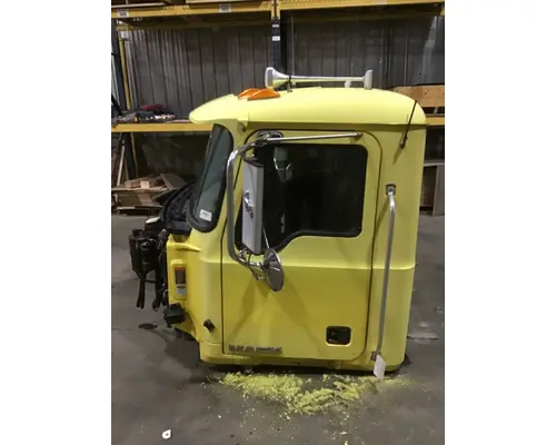 MACK GU712 Cab