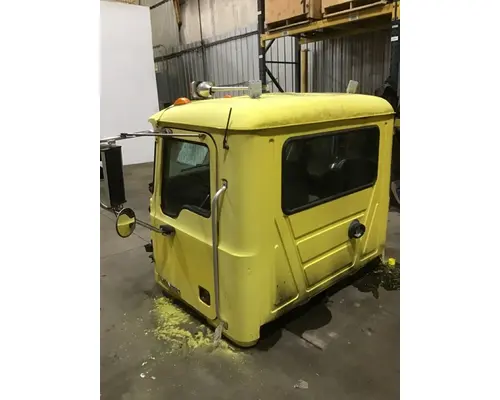 MACK GU712 Cab