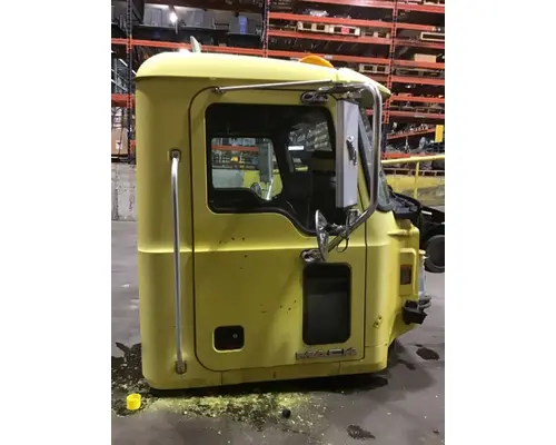 MACK GU712 Cab