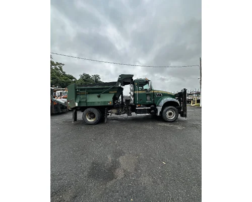 MACK GU712 Complete Vehicle