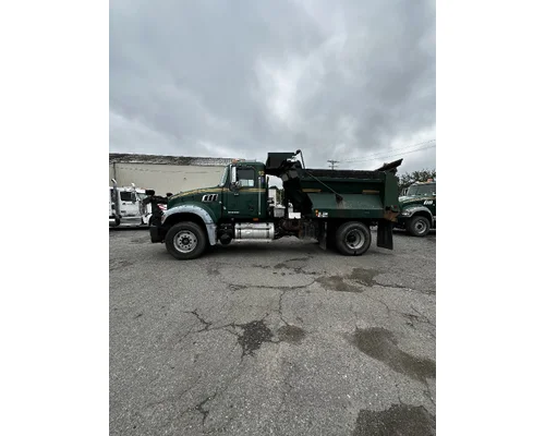 MACK GU712 Complete Vehicle