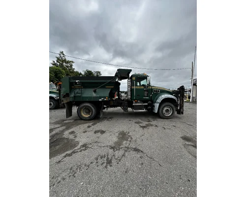 MACK GU712 Complete Vehicle