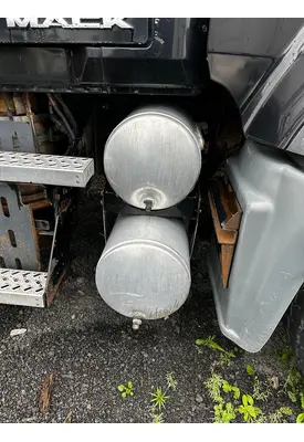 MACK GU713 Air Tank
