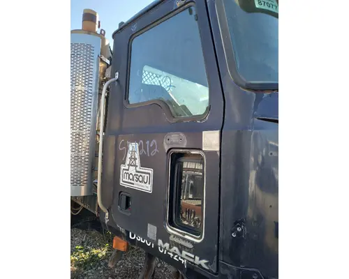 MACK GU713 Cab Assembly