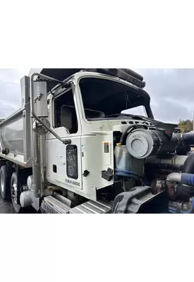 MACK GU713 Cab