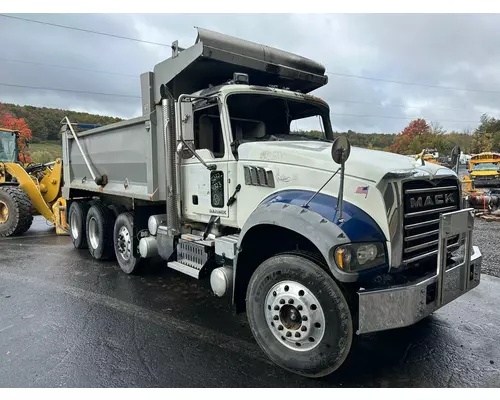 MACK GU713 Cab