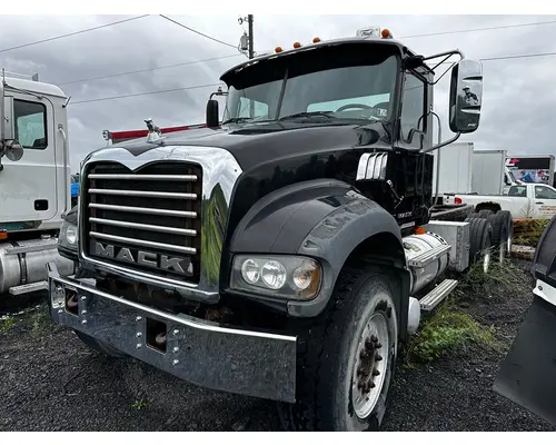 MACK GU713 Cab