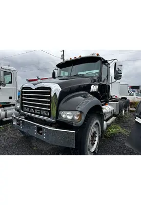 MACK GU713 Cab