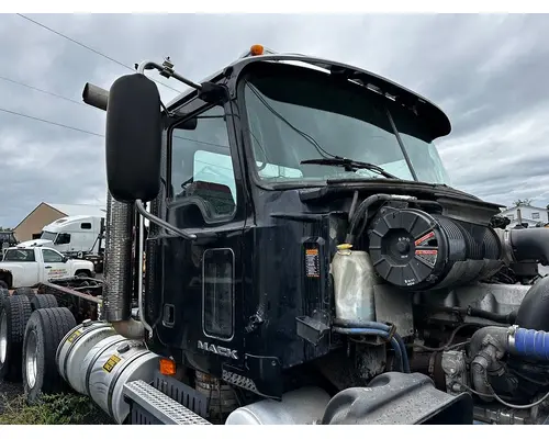 MACK GU713 Cab