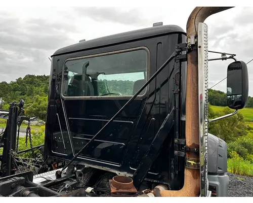 MACK GU713 Cab