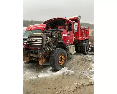 MACK GU713 Cab