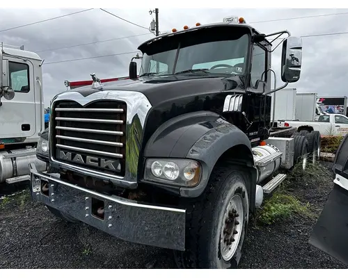 MACK GU713 Complete Vehicle