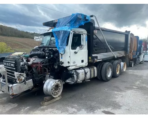 MACK GU713 Complete Vehicle