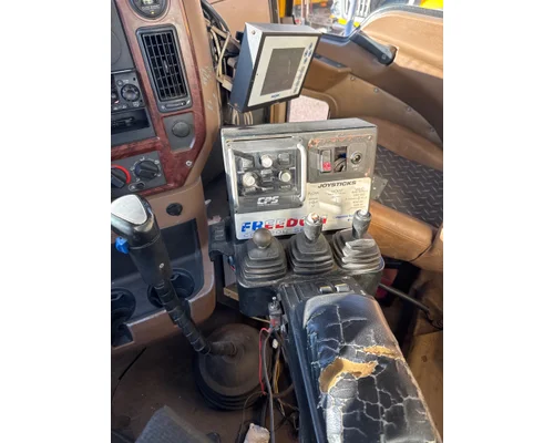 MACK GU713 Complete Vehicle