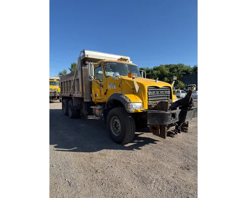 MACK GU713 Complete Vehicle
