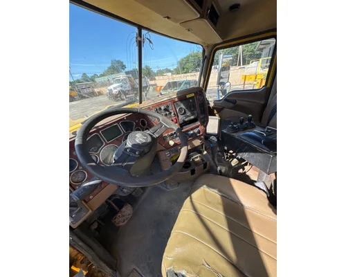 MACK GU713 Complete Vehicle
