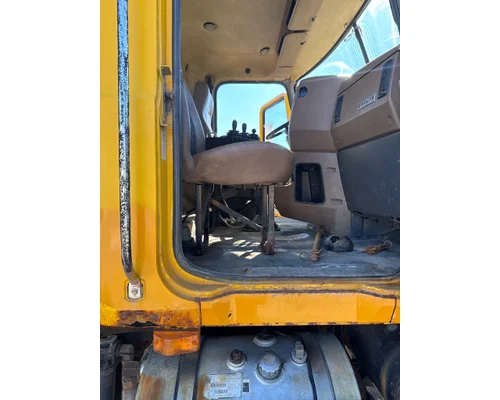 MACK GU713 Complete Vehicle